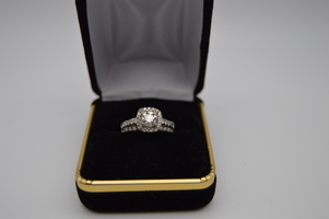 Stunning Hallo 14kt White Gold Wedding set with attached band