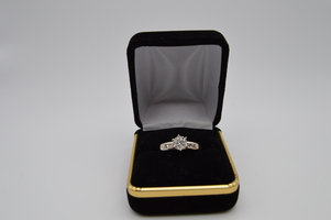  1carat Center Diamond Ring with 3 diamonds on each side