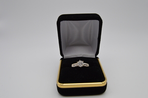  1 ct Center Diamond Ring with 3 diamonds on each side