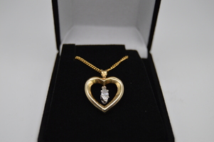 Stunnying Marquise Diamond 14kt Gold Pendant with necklace.