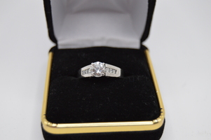  .92 ct Diomond Ring over 1 Carat  total set in   Platinum 