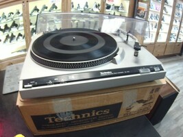 Technics SL-220 Record Player