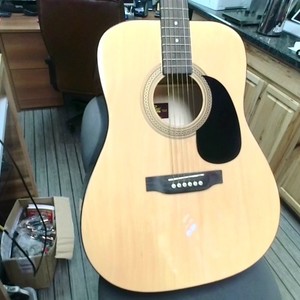 Rouge  Acoustic Guitar  RA090 like NEW