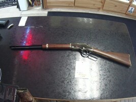 Henry  Rifle Lever .17 HMR Cal. H004V