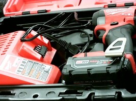 Milwaukee 2953-22  Includes one battery