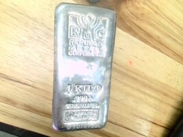 1 kilo 999  Silver About 35 OZ