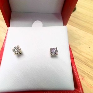 14k Diamond stud Earings