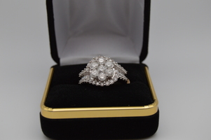 14kt solid Gold Diamond Cluster Ladies Ring