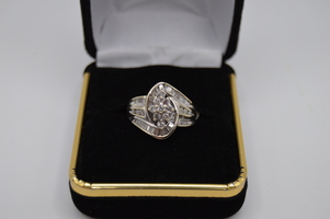 14kt white gold diam cluster ring 